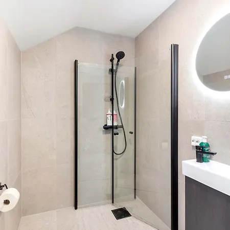 Apartment Dinbnb Homes 5 Bedroom Family House - Free Parking Kristiansand