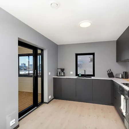Apartment Dinbnb Homes 5 Bedroom Family House - Free Parking