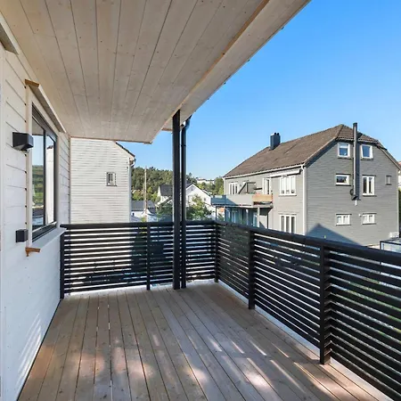 Dinbnb Homes 5 Bedroom Family House - Free Parking