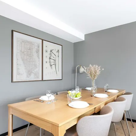 Apartment Dinbnb Homes 5 Bedroom Family House - Free Parking