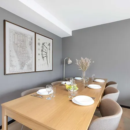 Dinbnb Homes 5 Bedroom Family House - Free Parking Apartment *